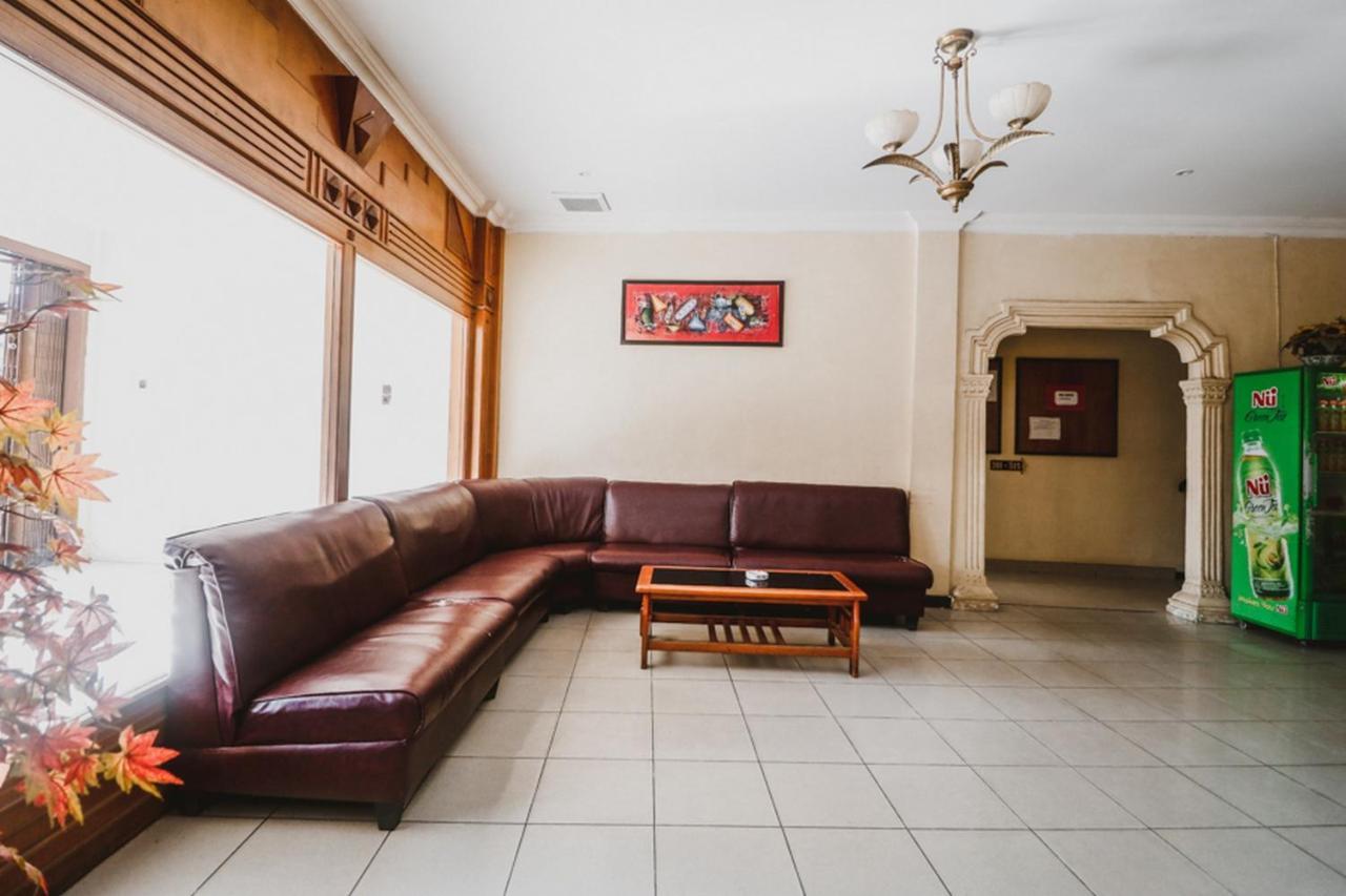 RedDoorz Plus near Jambi Prima Mall Zewnętrze zdjęcie