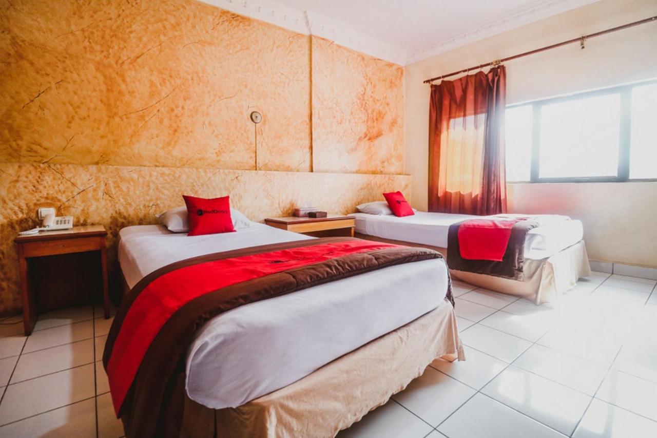 RedDoorz Plus near Jambi Prima Mall Zewnętrze zdjęcie